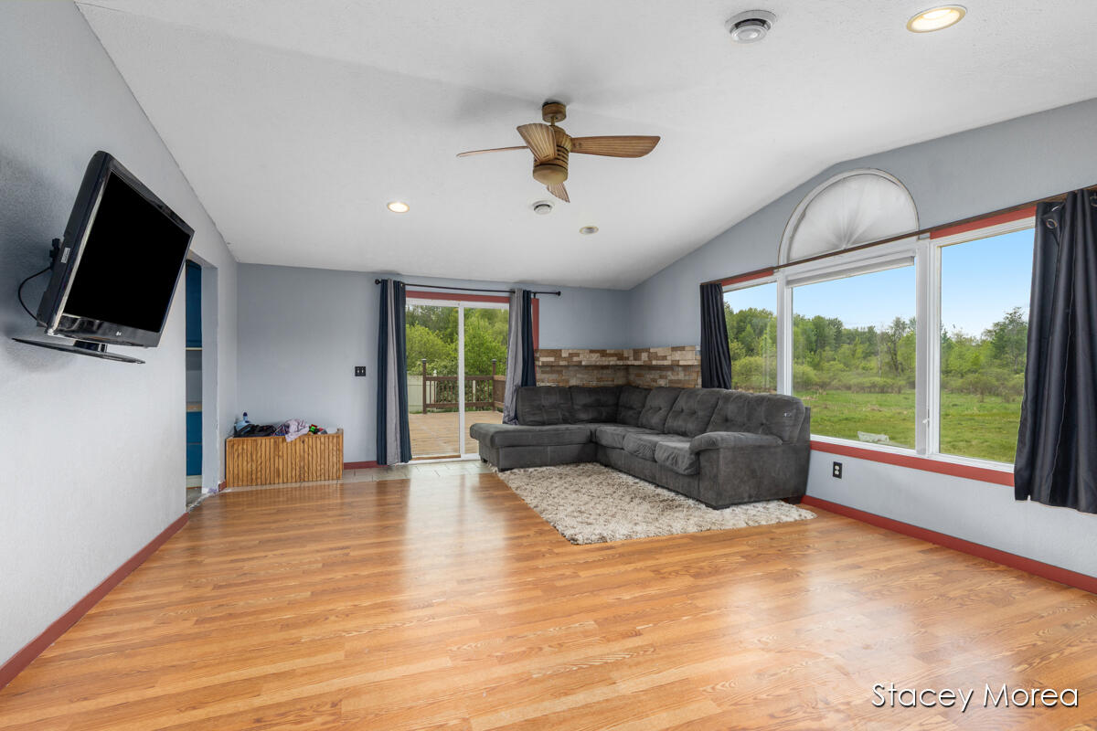 1910 Waterview Way Property Photo 4