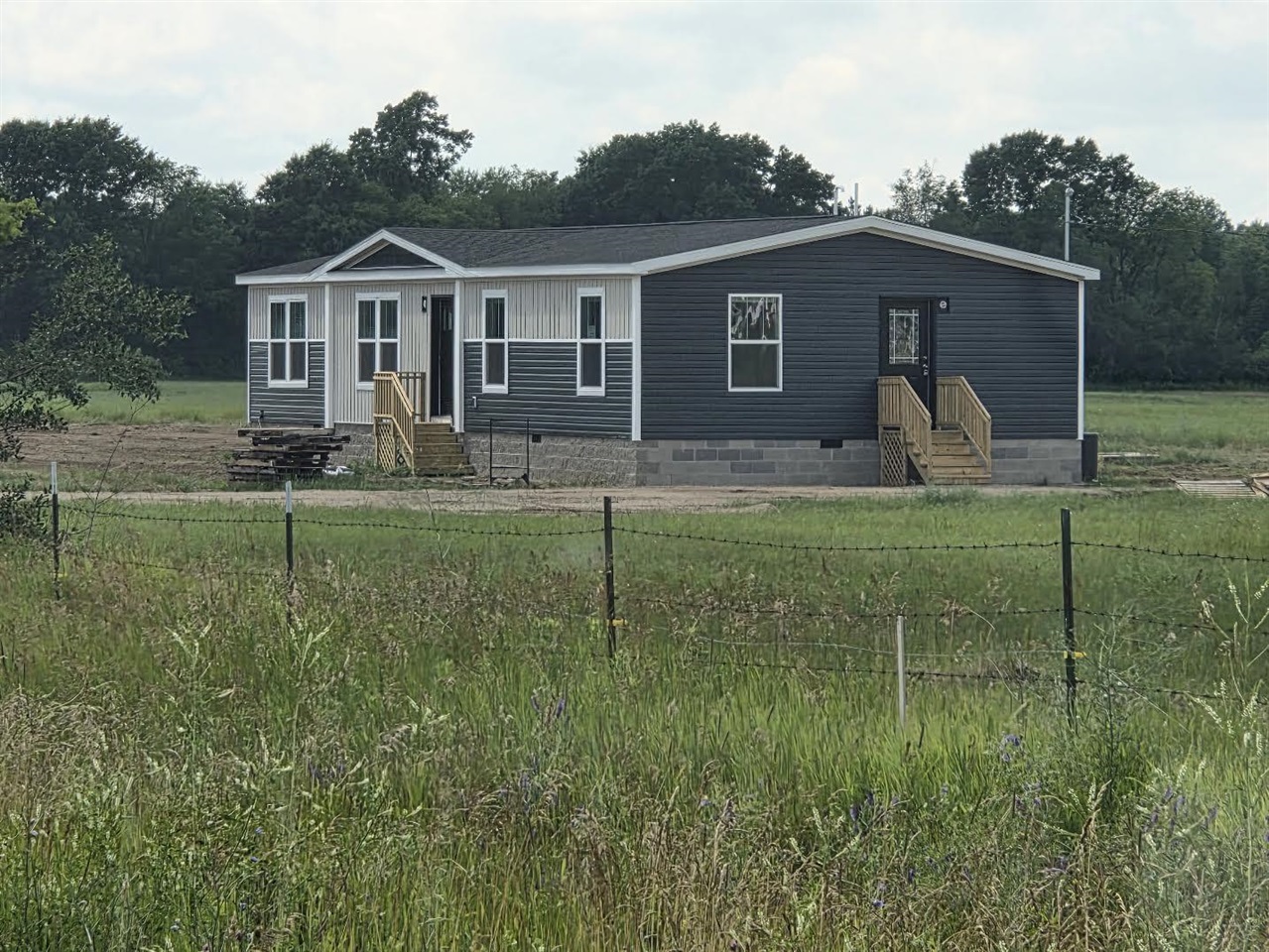 19068 W Yankee Road Property Photo 1