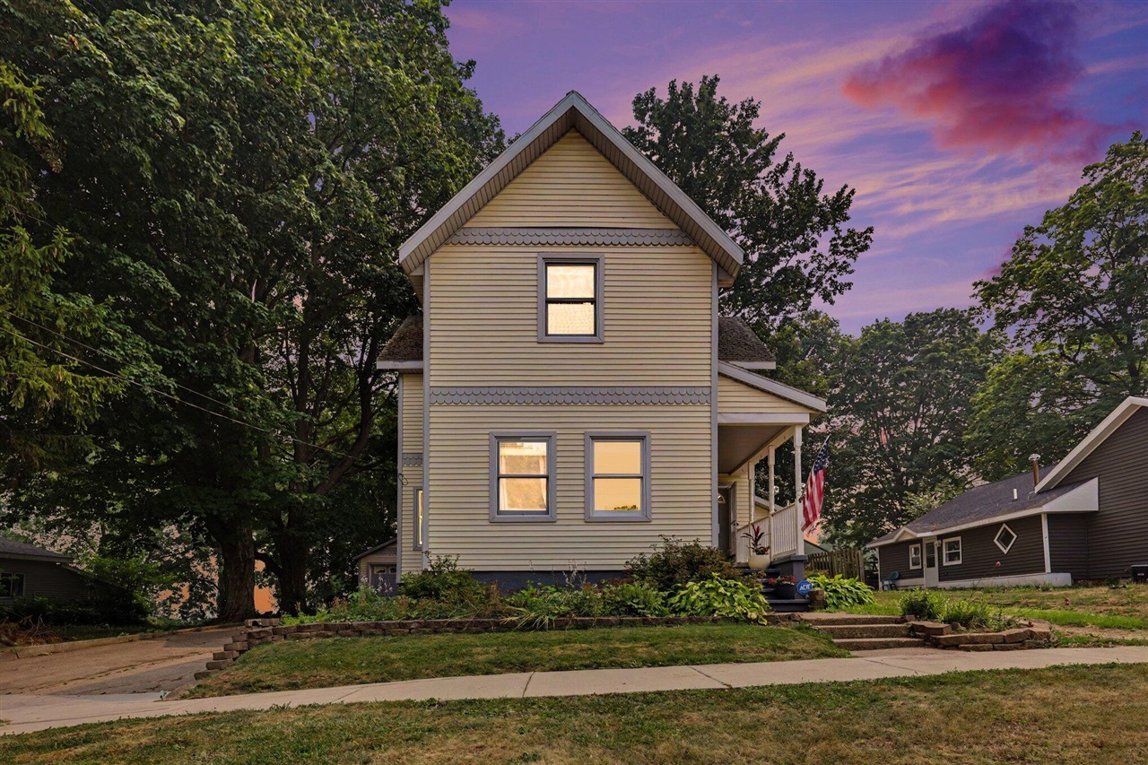 42 E Waterloo Street Property Photo 3