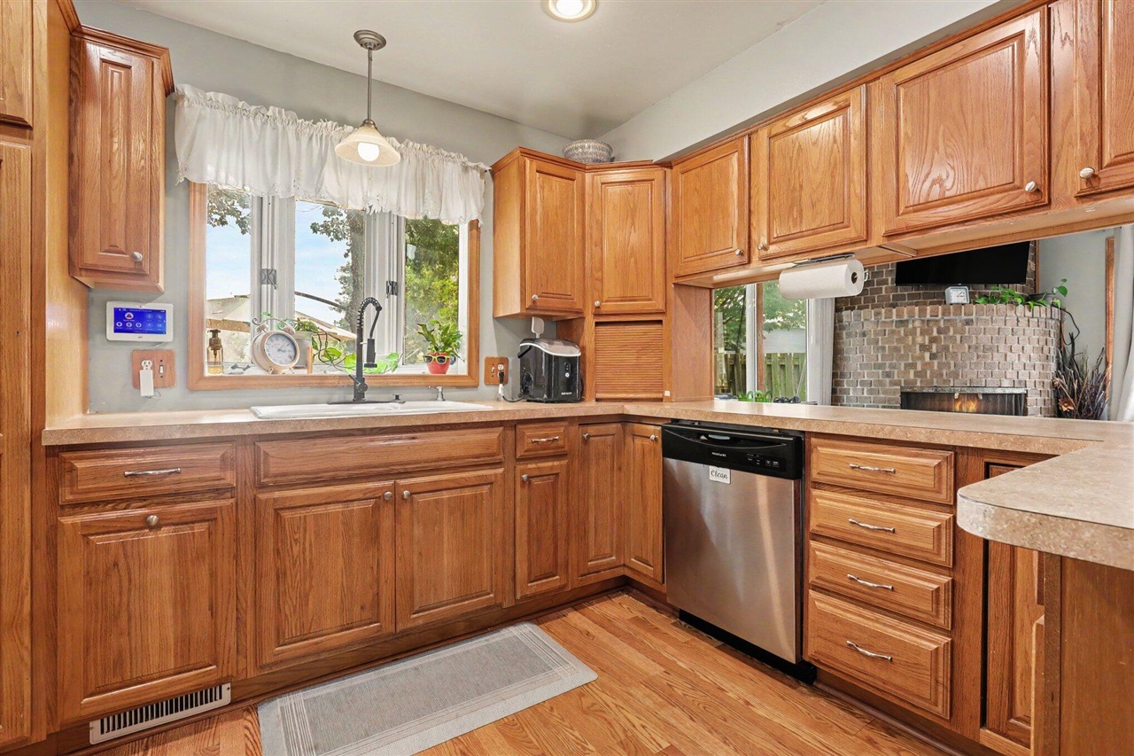 42 E Waterloo Street Property Photo 7