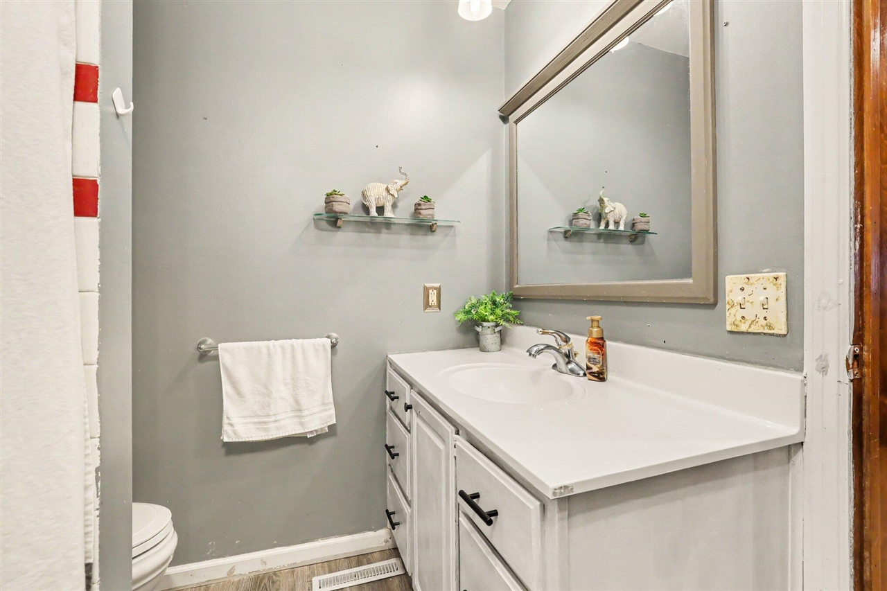 42 E Waterloo Street Property Photo 16