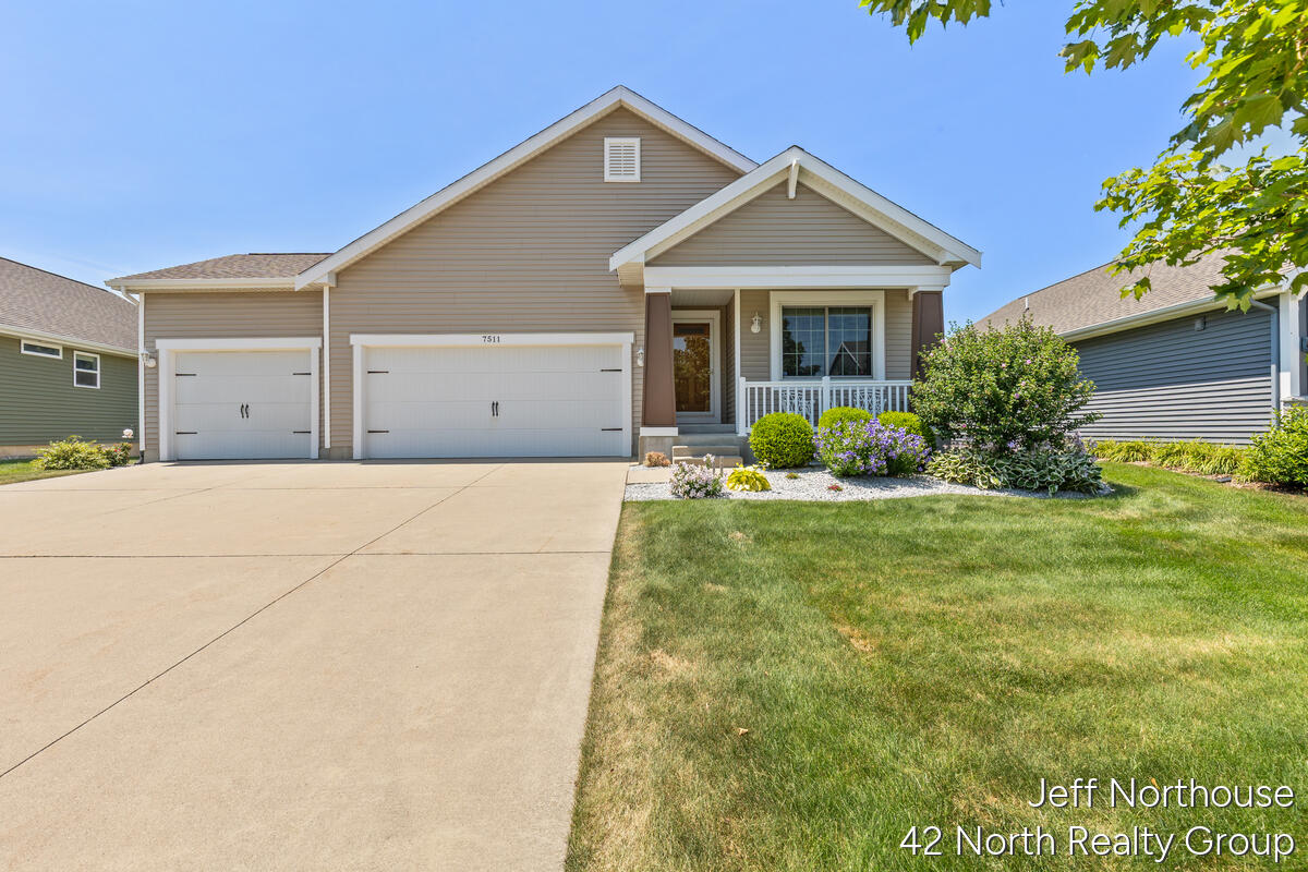 7511 Traditional Court Property Photo 1