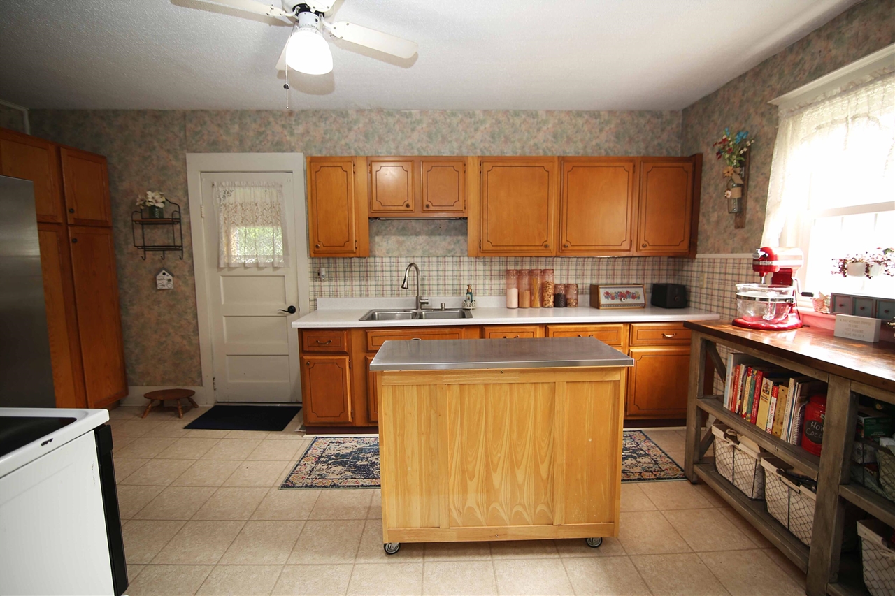 158 W Read Street Property Photo 7