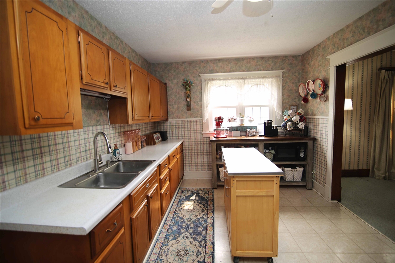 158 W Read Street Property Photo 8
