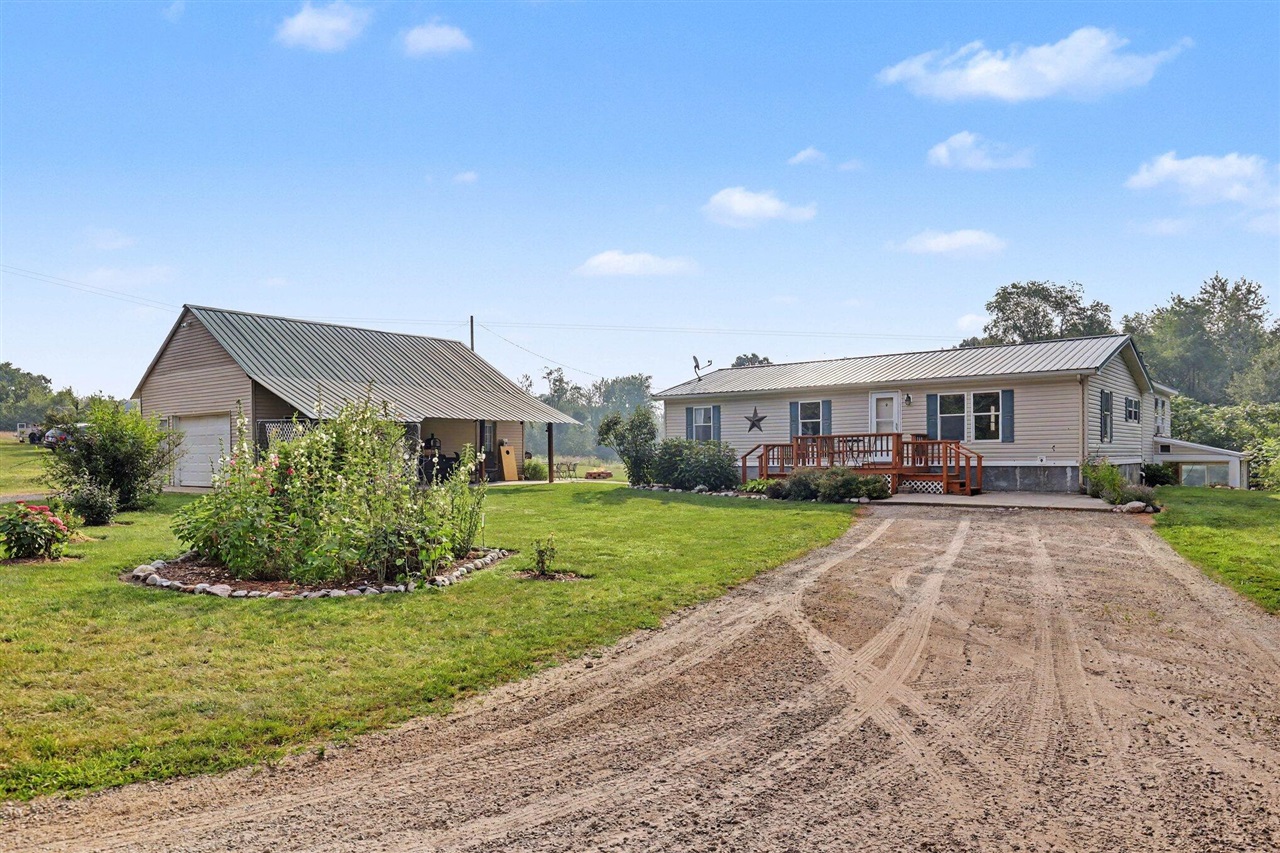 9752 Fuller Road Property Photo 2