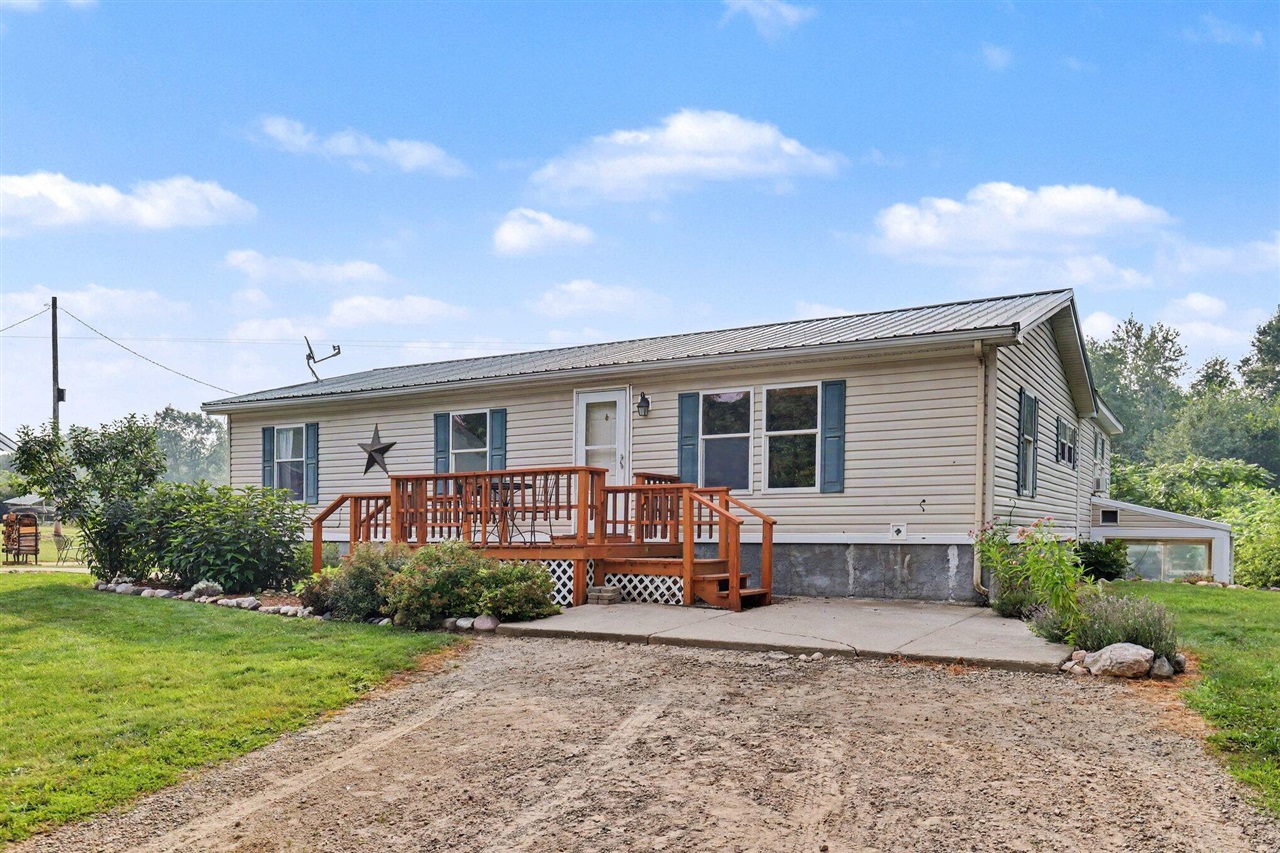 9752 Fuller Road Property Photo 3