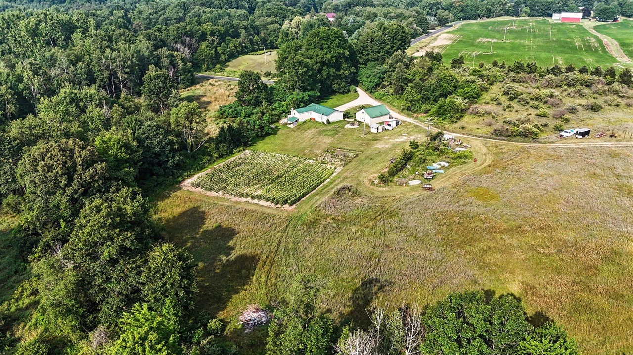 9752 Fuller Road Property Photo 4