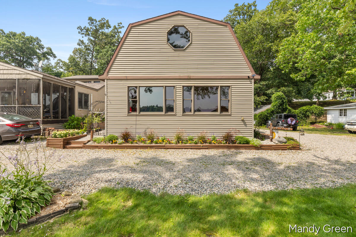 2858 Hall Street Property Photo 1