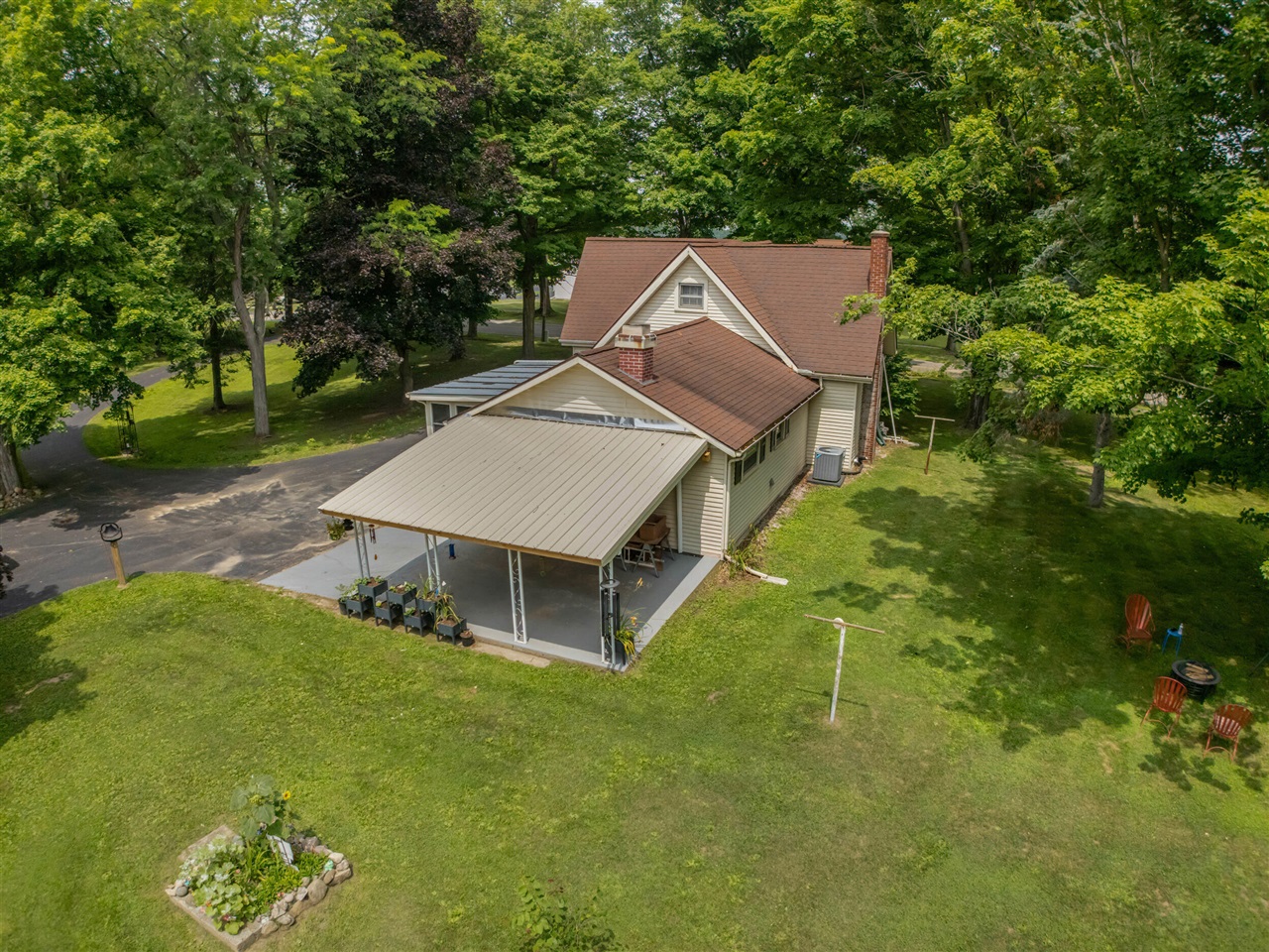 235 E Main Street Property Photo 8