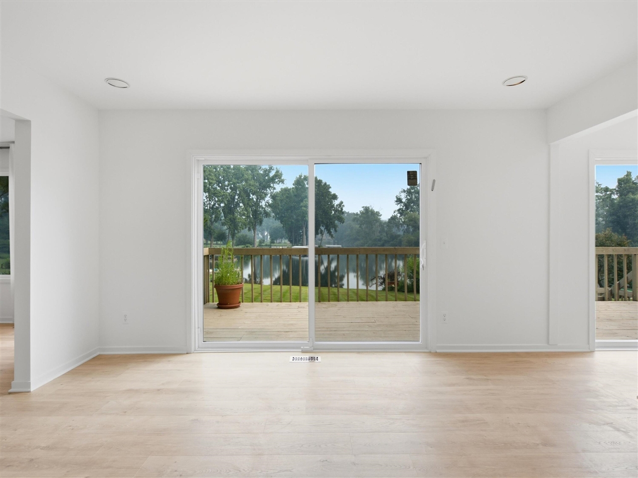 3926 Lakes Edge Drive Property Photo 17