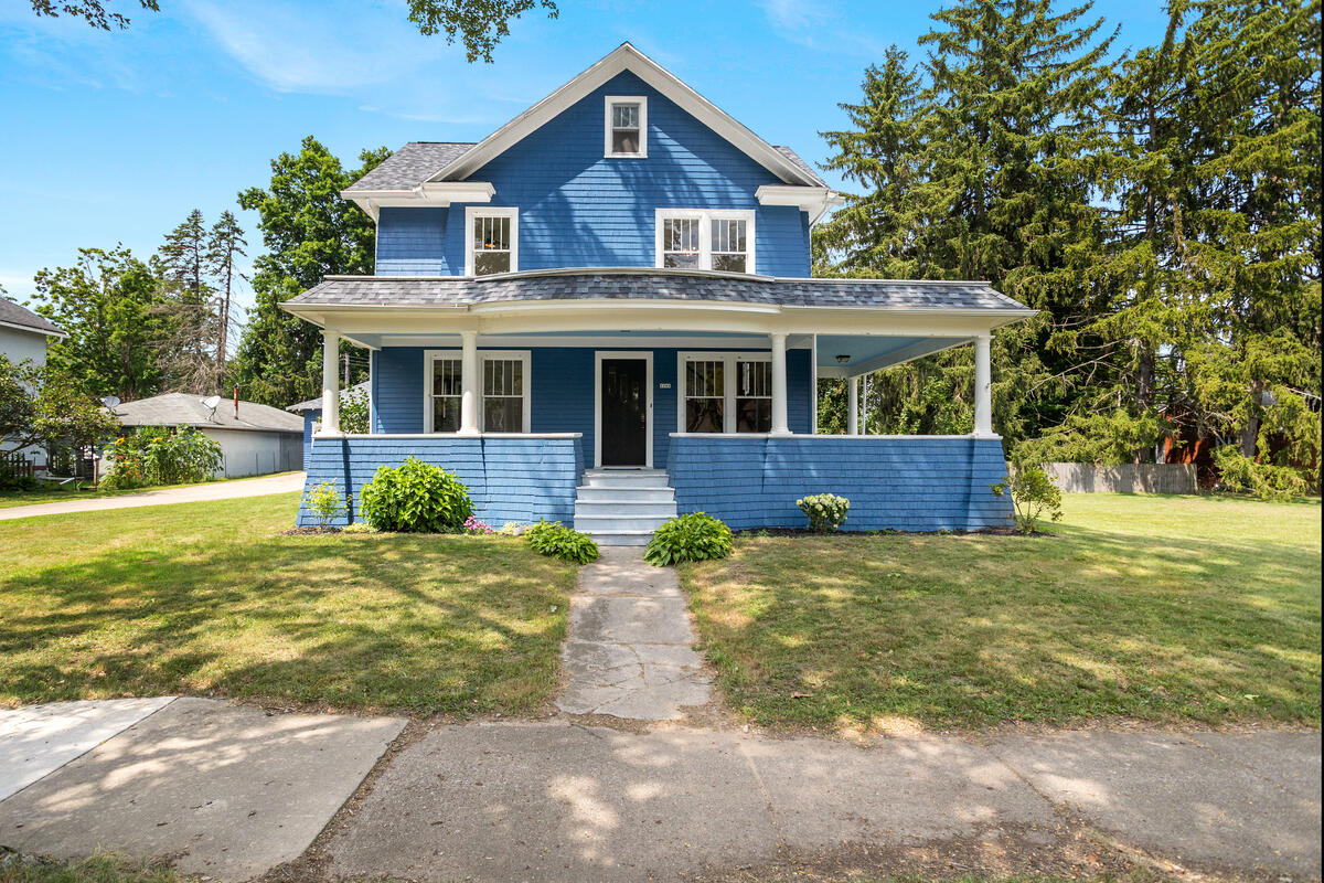 1205 E Michigan Avenue Property Photo 1