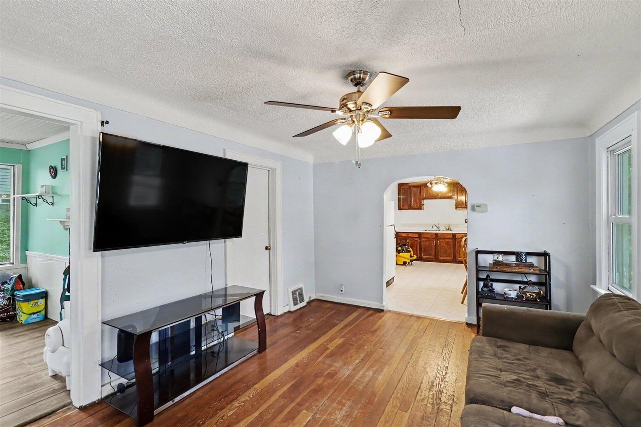 425 Garland Street Property Photo 6