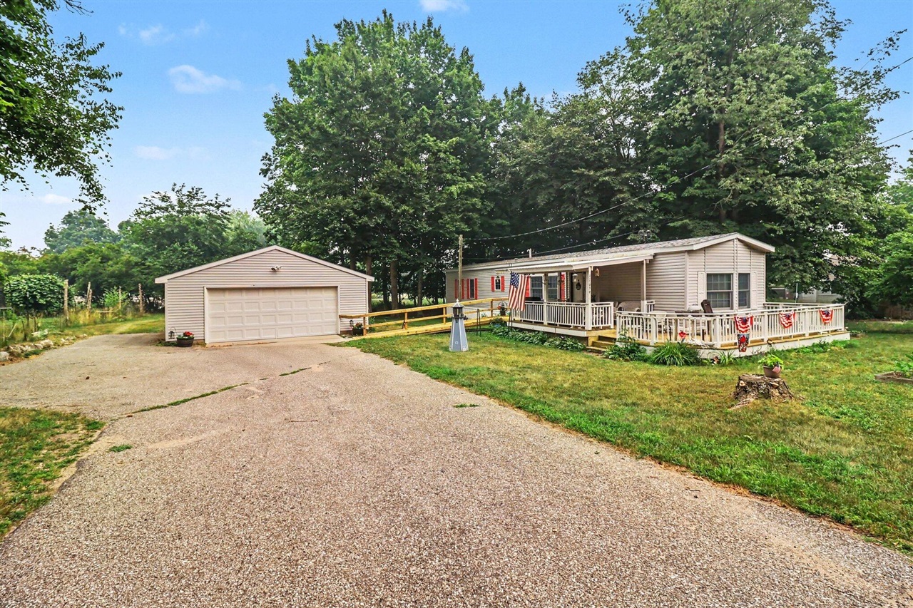 17039 3rd Street Property Photo 1