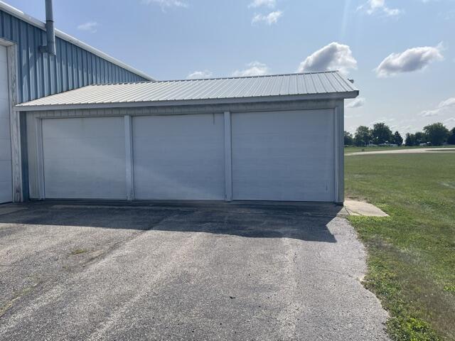 385 Airport Drive Property Photo 4