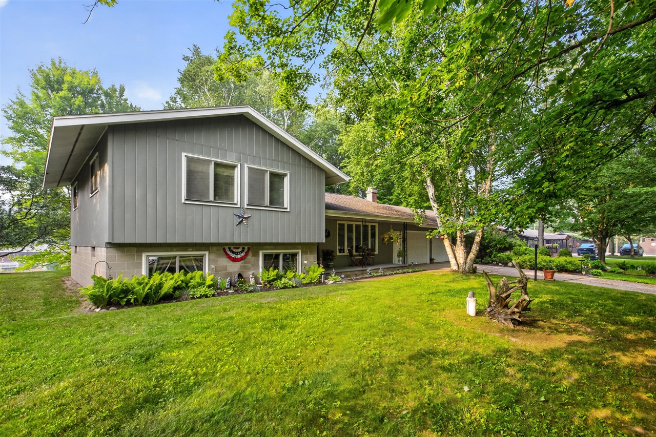 20210 Maple Drive Property Photo 1