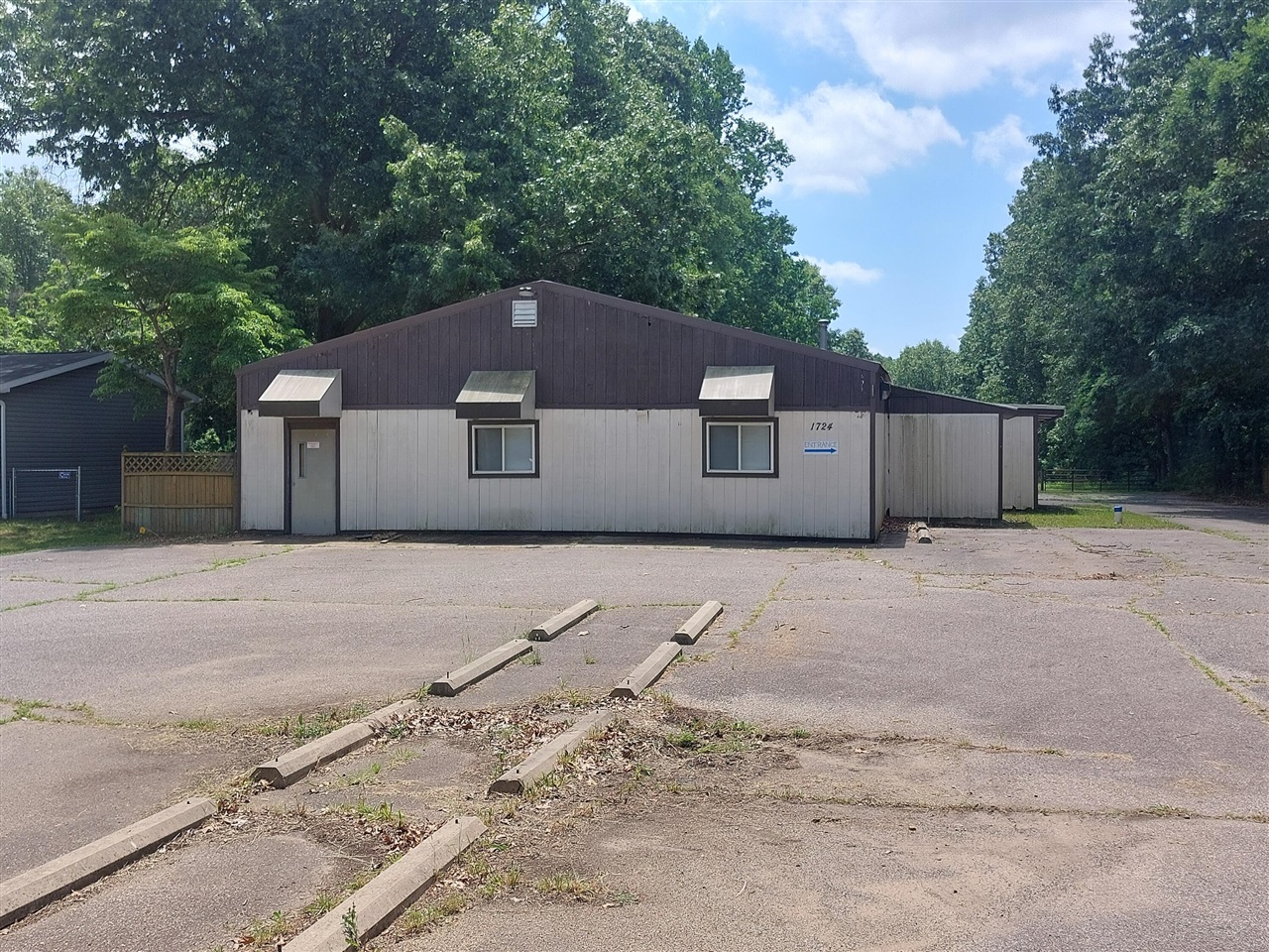 1724 E Bertrand Road Property Photo 2