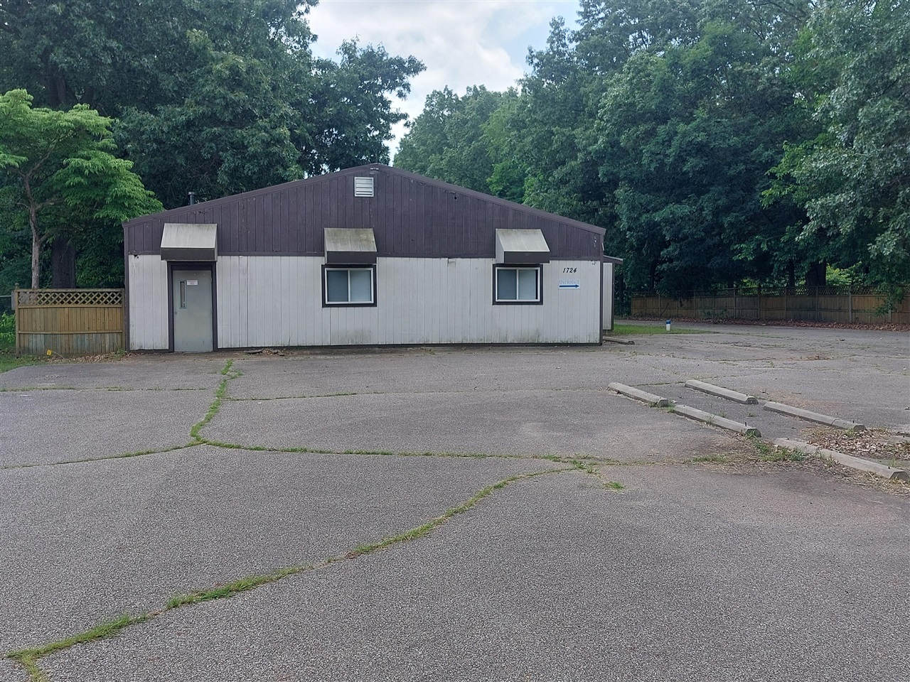 1724 E Bertrand Road Property Photo 3