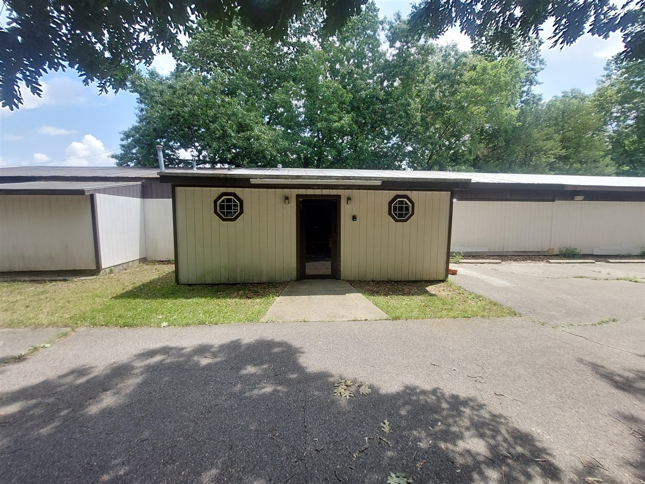 1724 E Bertrand Road Property Photo 4