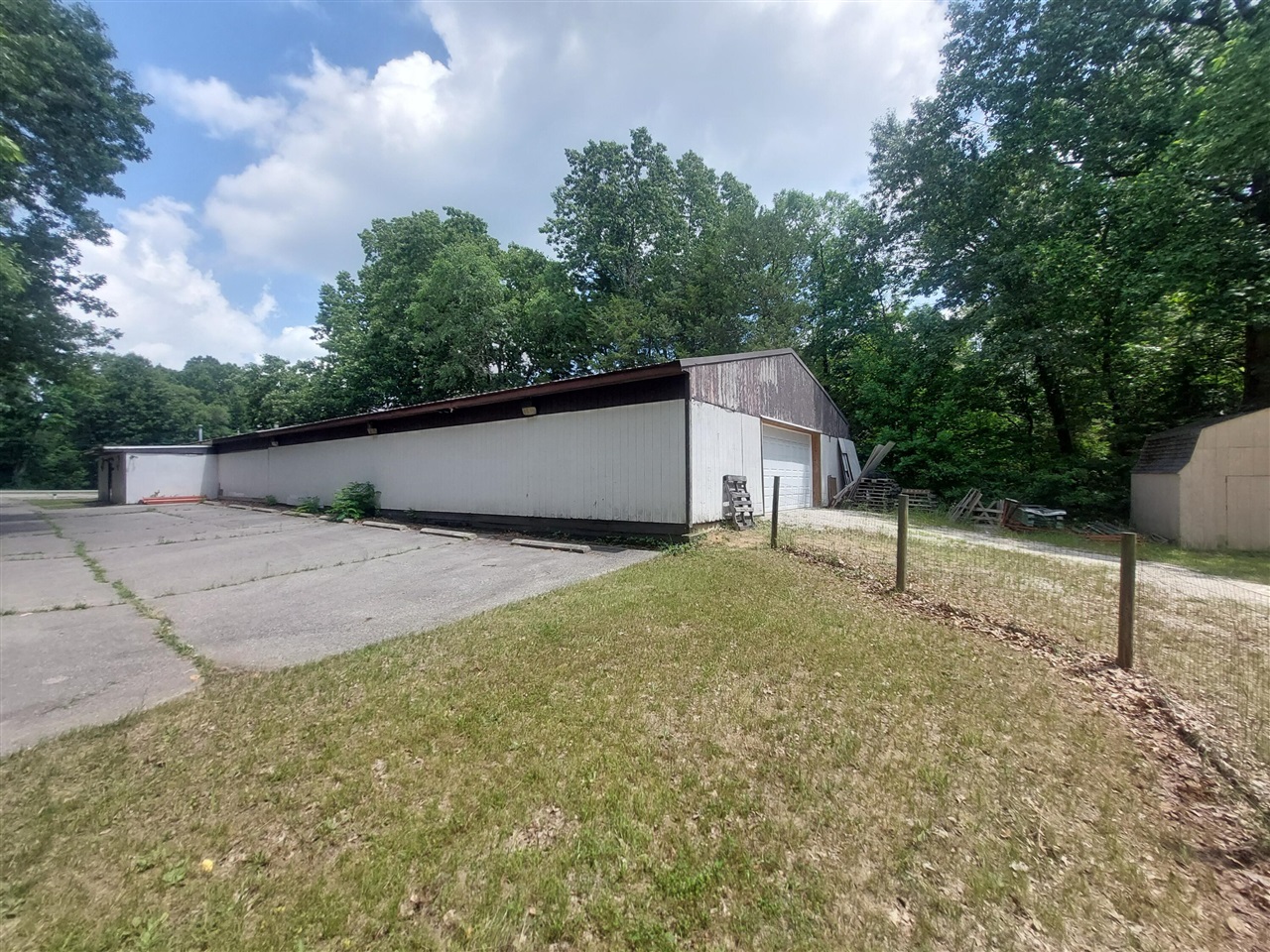1724 E Bertrand Road Property Photo 8
