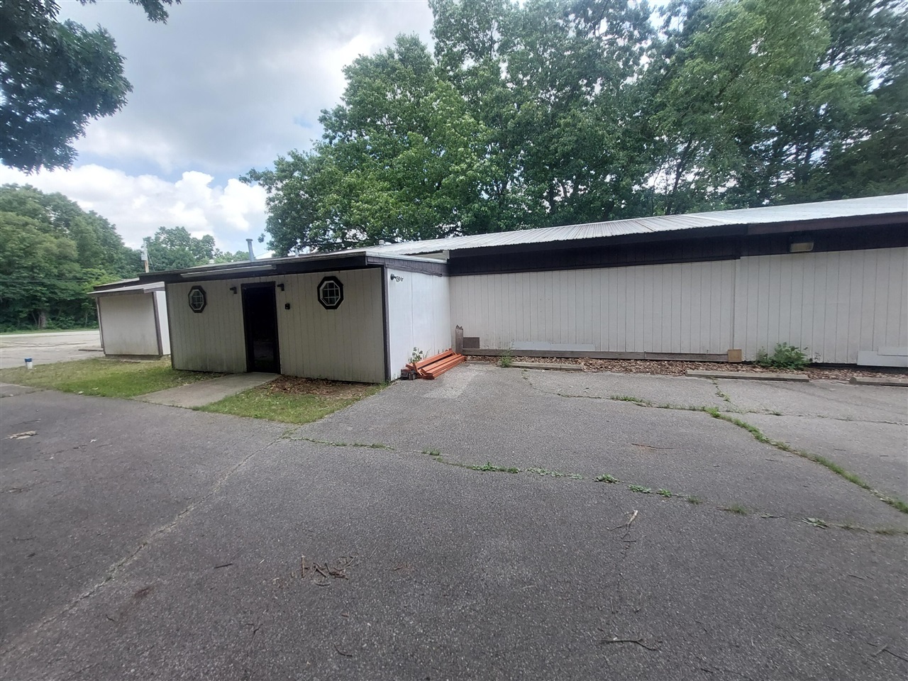 1724 E Bertrand Road Property Photo 14