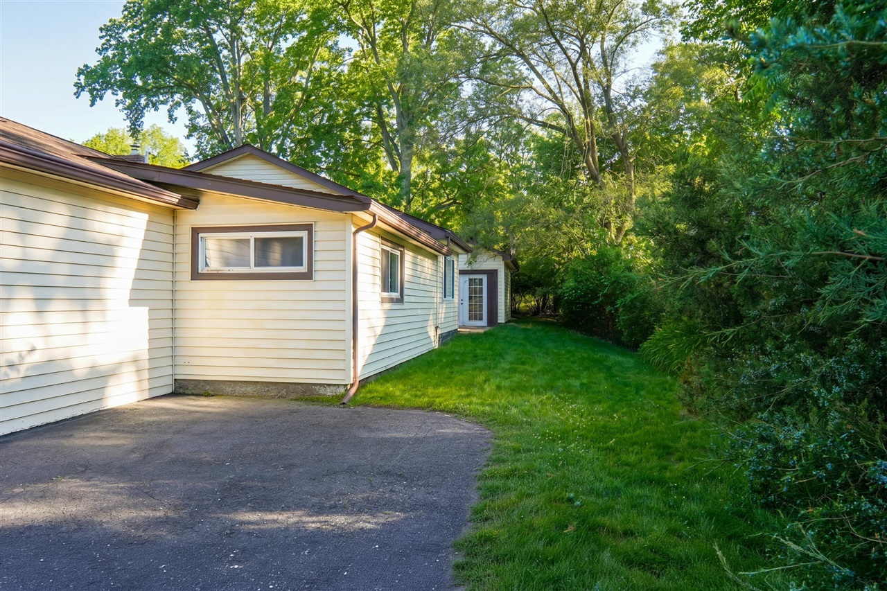 1322 Desiax Avenue Property Photo 3