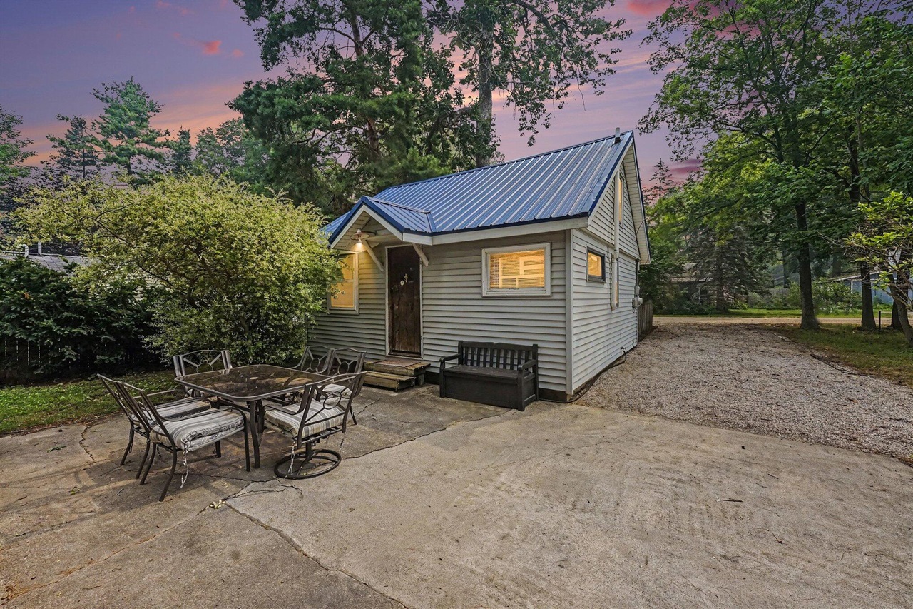 2644 Lansing Street Property Photo 1
