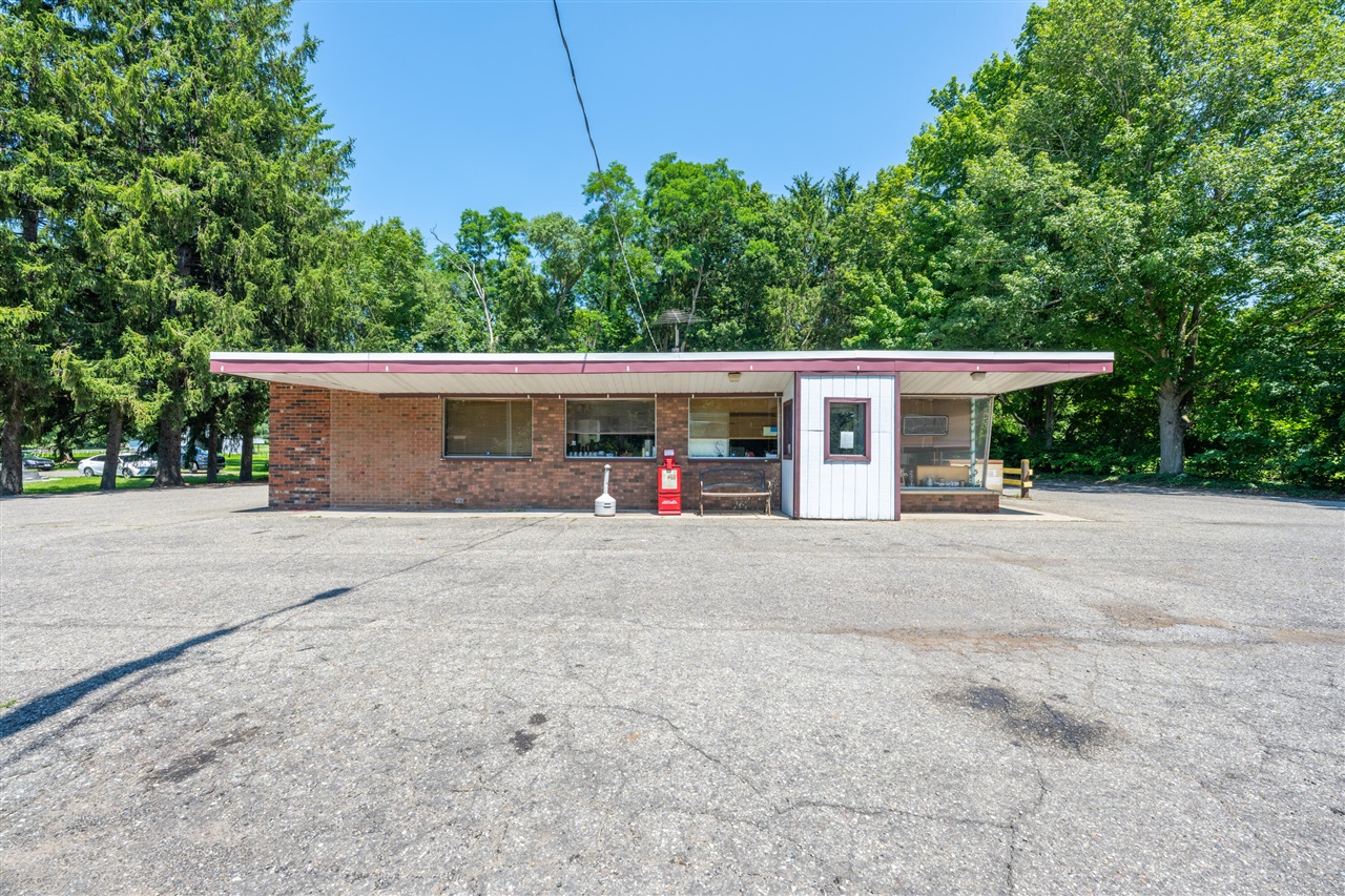 9675 Old Us-31 Property Photo 1