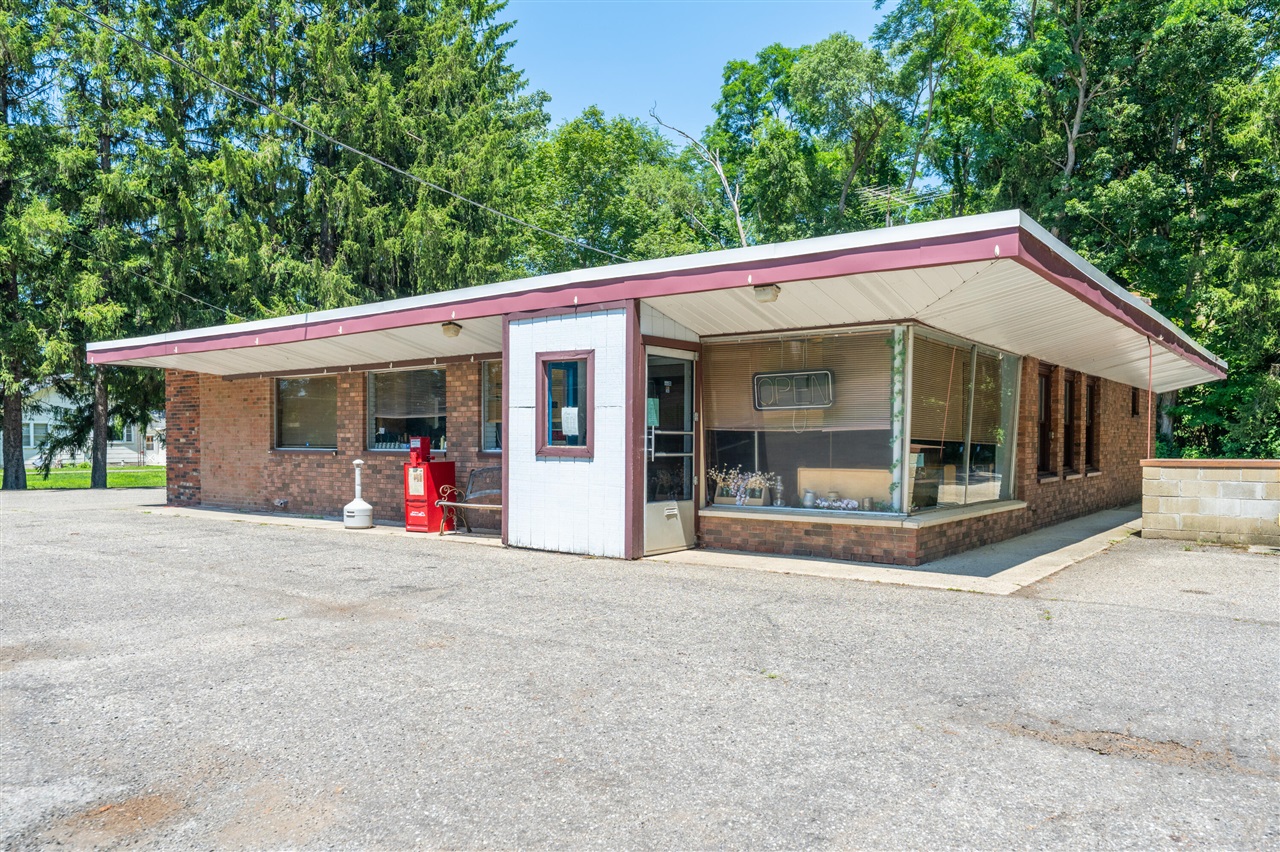 9675 Old Us-31 Property Photo 2