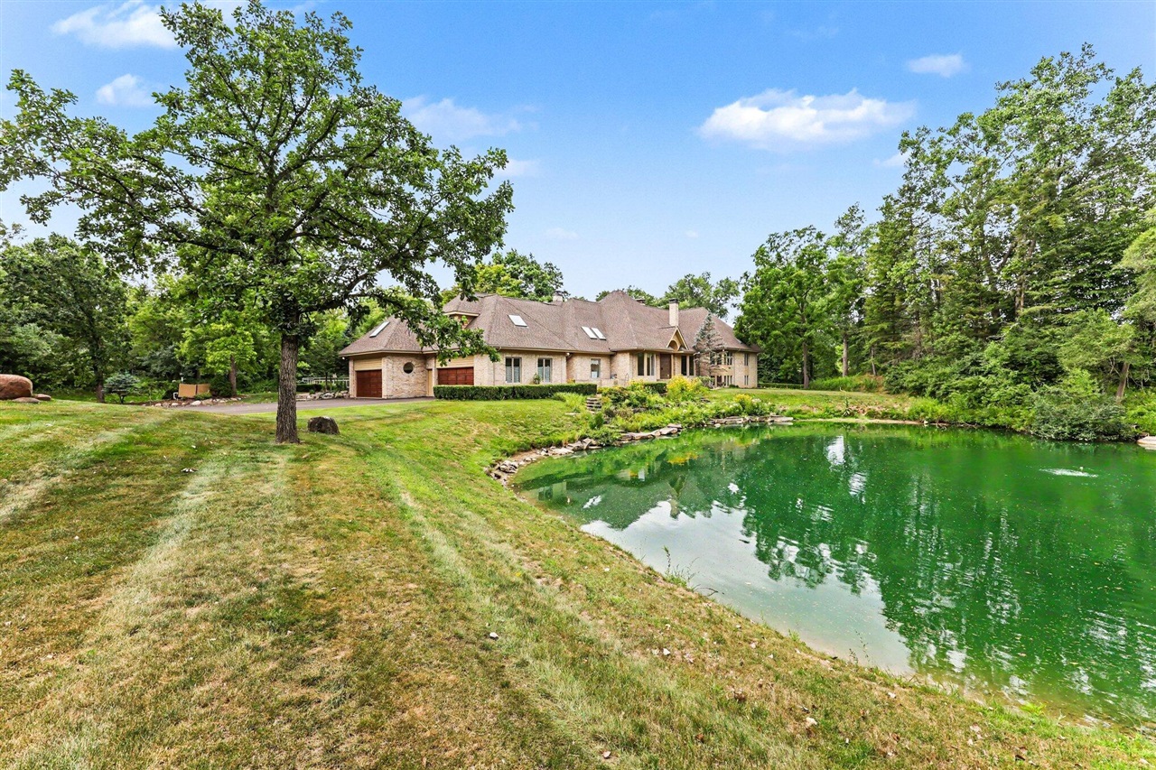 4911 Red Fox Run Property Photo 1