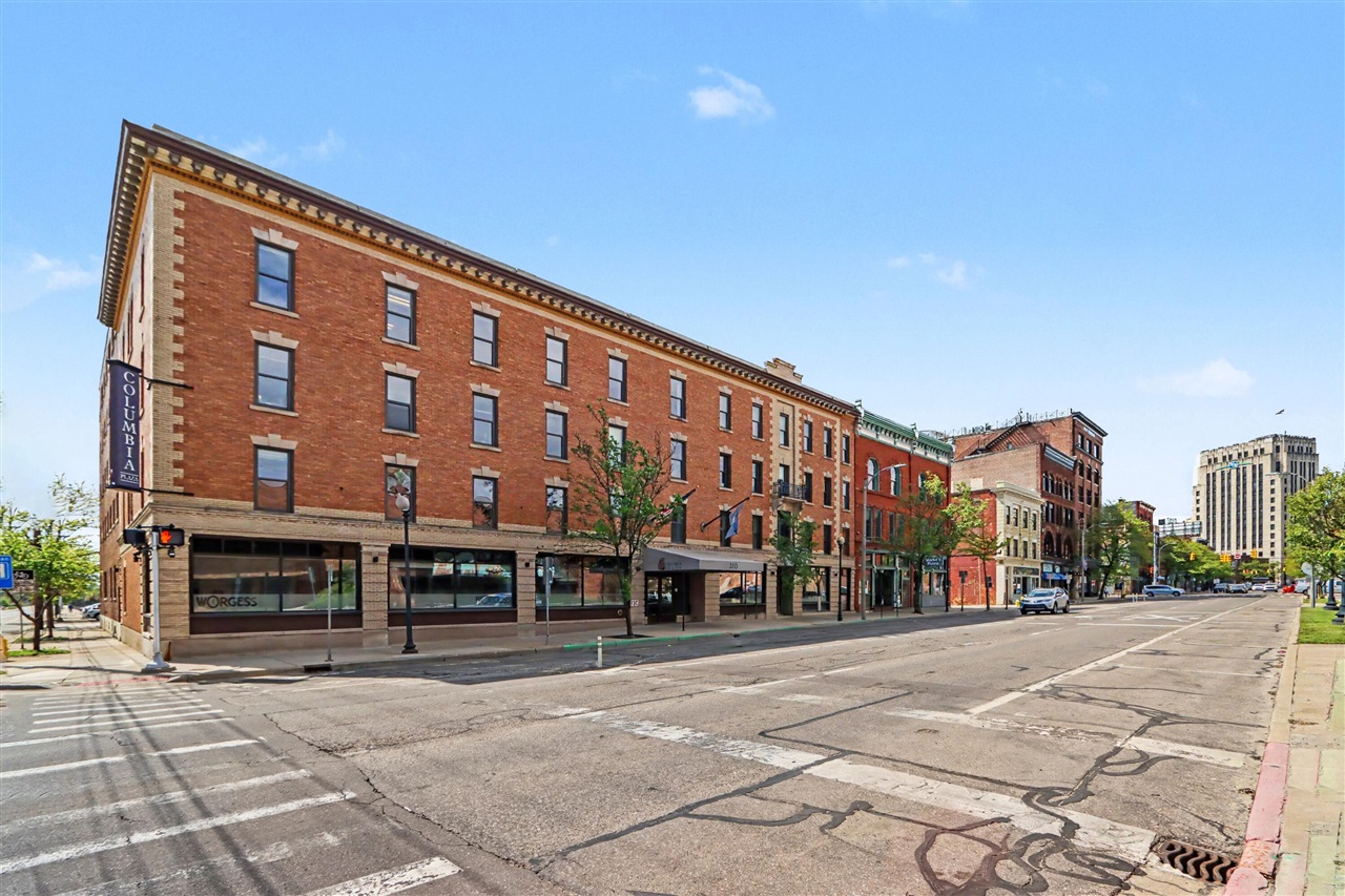 350 E Michigan Avenue Property Photo 1