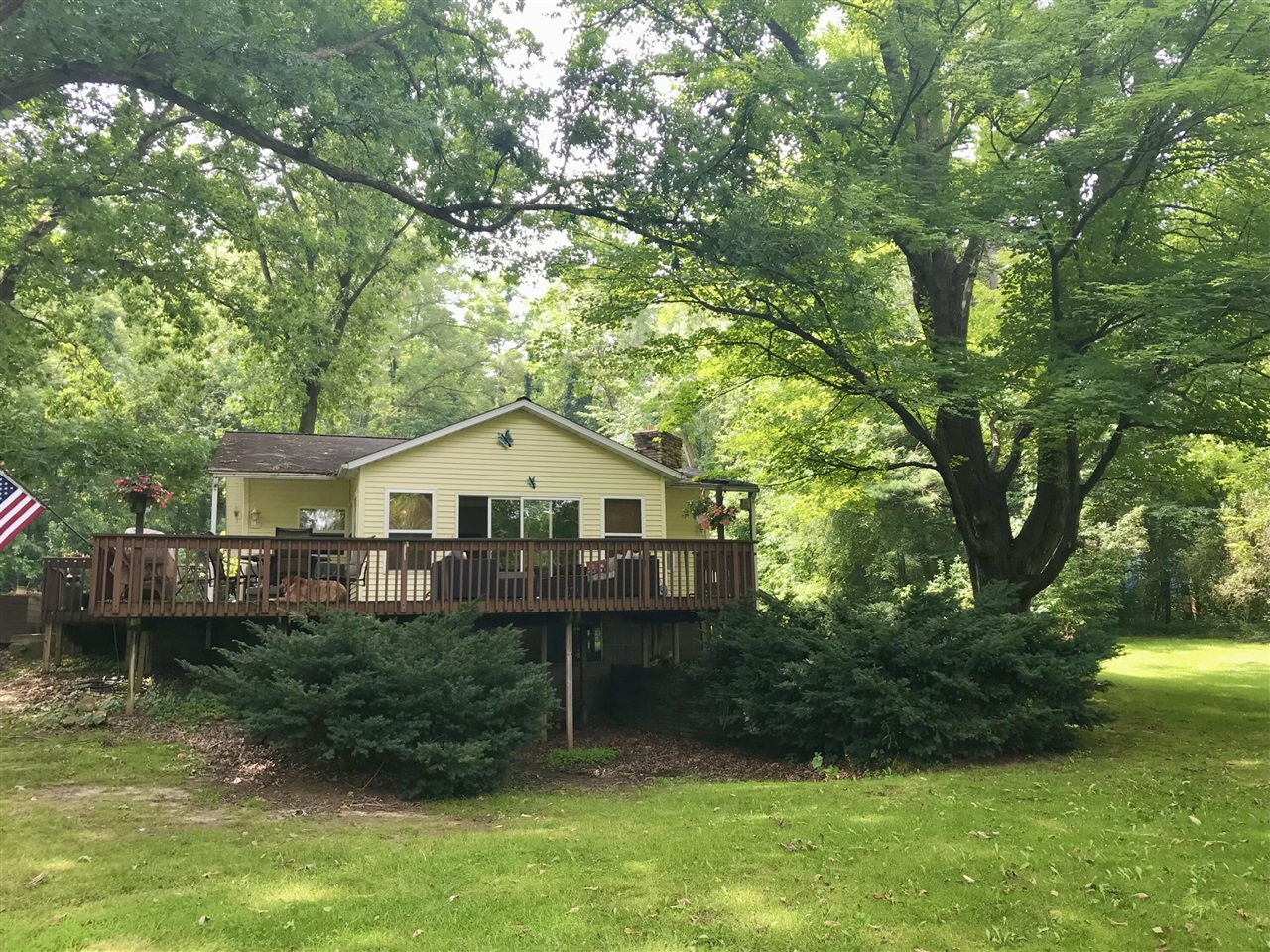 11448 Riverside Drive Property Photo 1