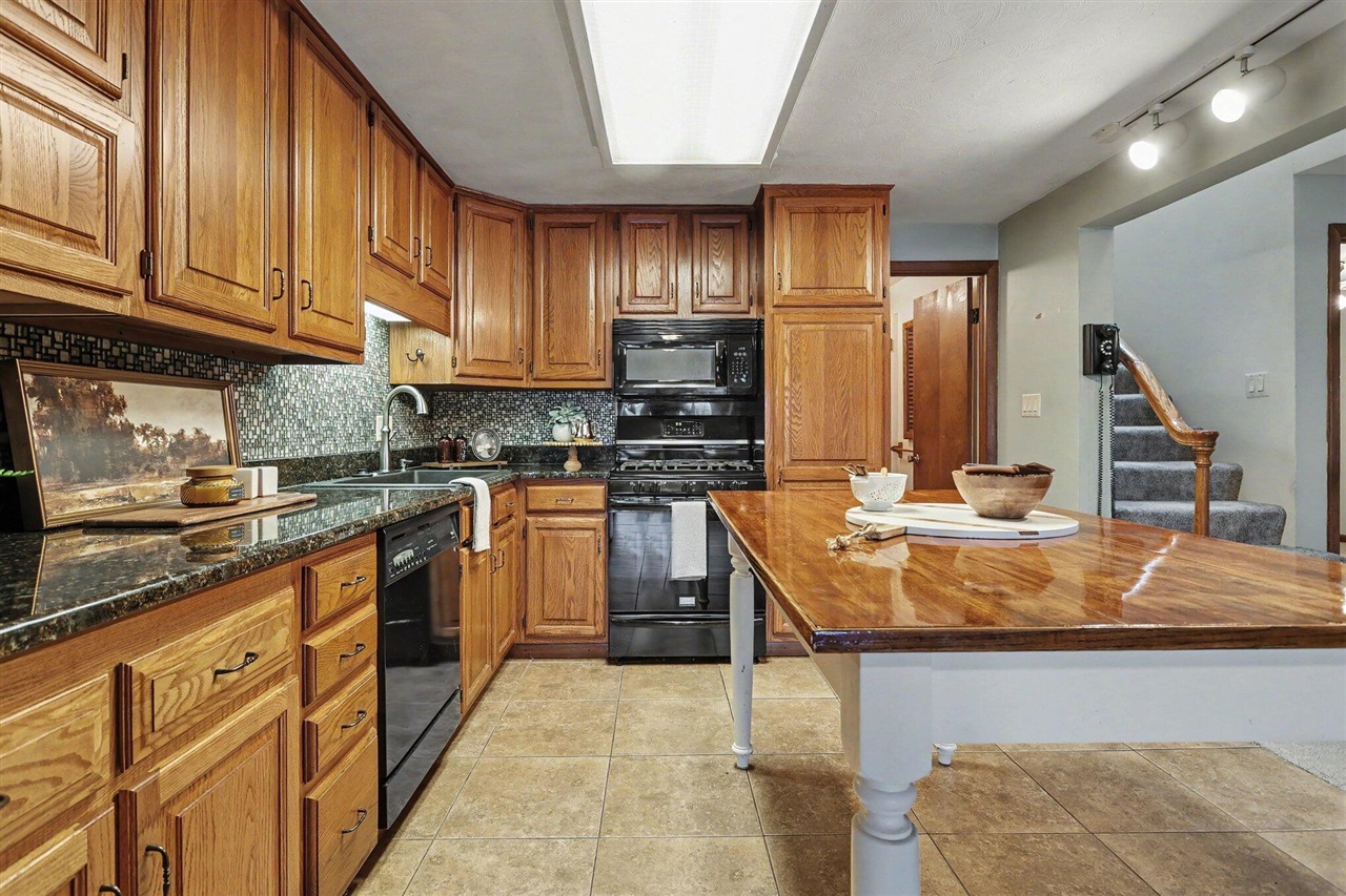 70219 Hilltop Drive Property Photo 12