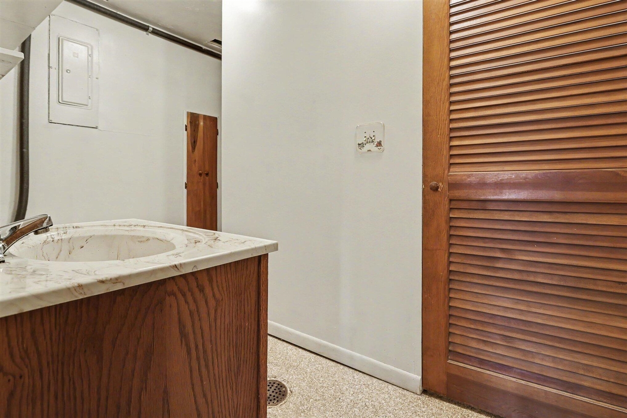 70219 Hilltop Drive Property Photo 15