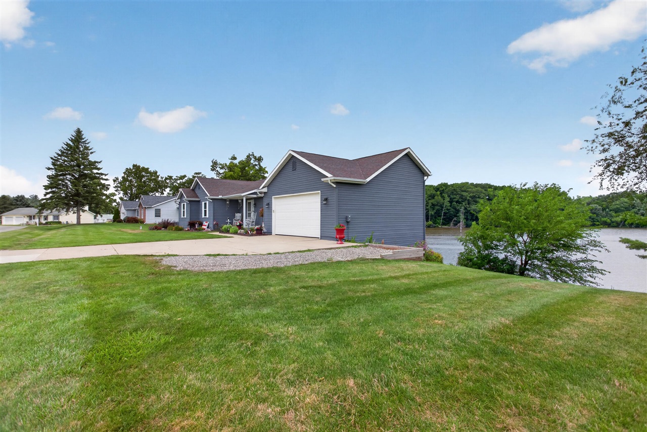 7070 Donegal Drive Property Photo 4