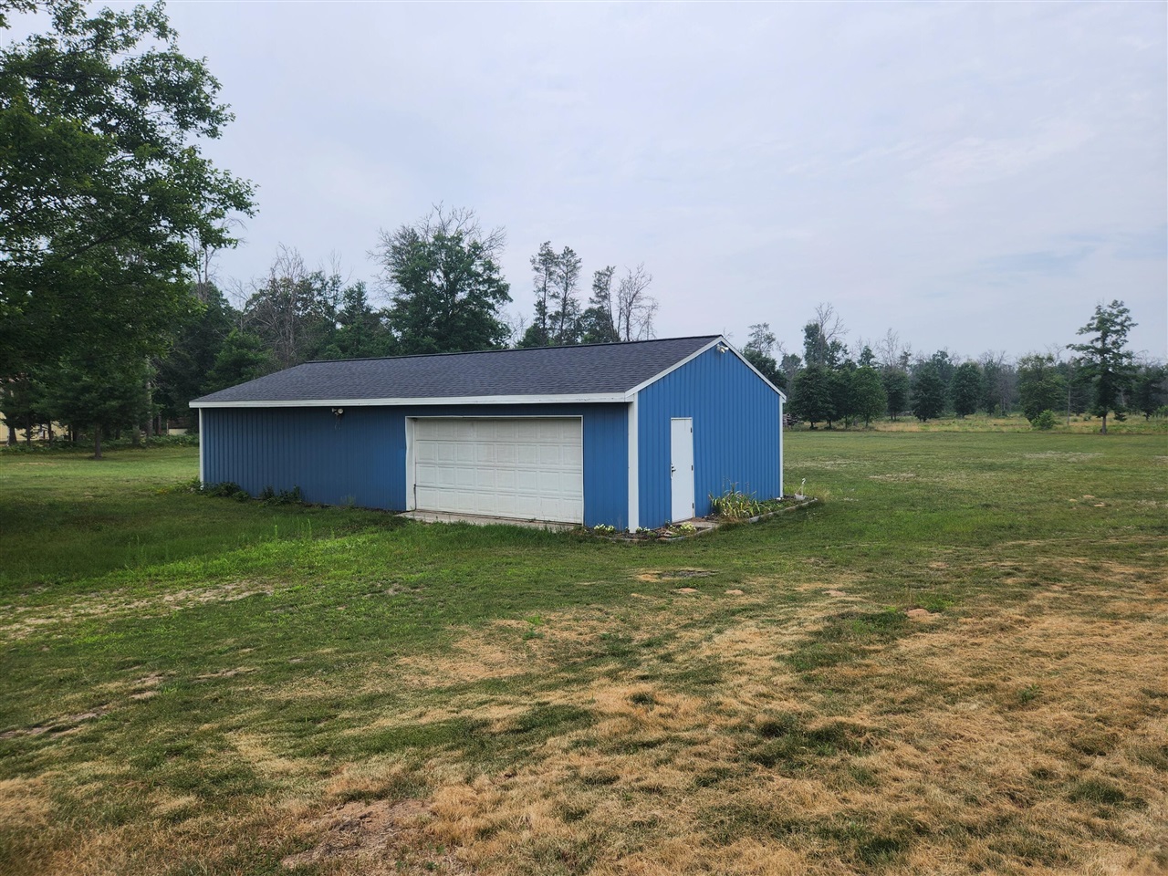 2368 E 10 Mile Road Property Photo 3