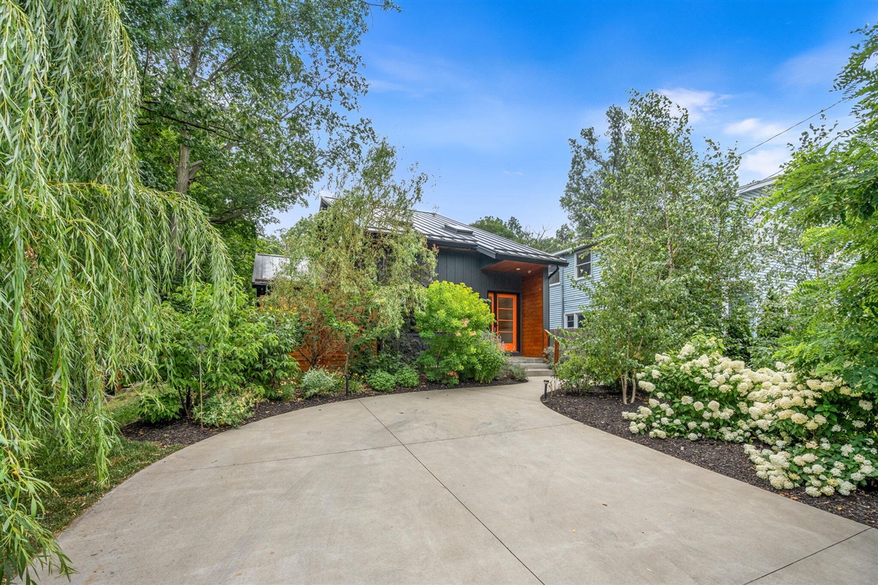 841 Holland Street Property Photo 2