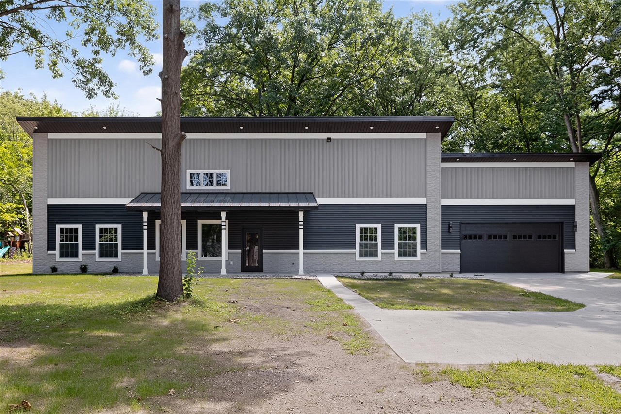3153 College Street Property Photo 1