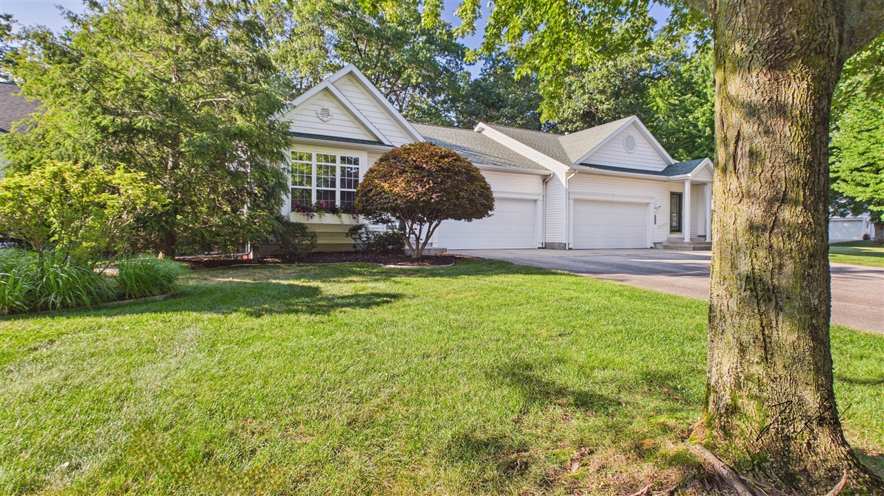 14993 Thoroughbred Run Property Photo 1