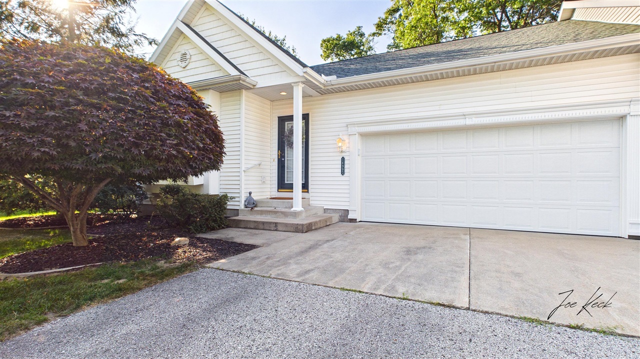 14993 Thoroughbred Run Property Photo 2
