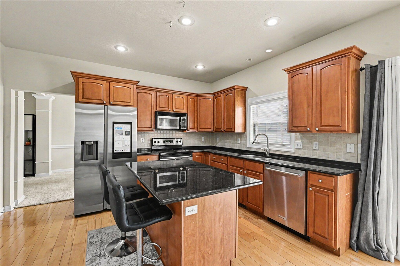 5229 Stapleton Drive Property Photo 5