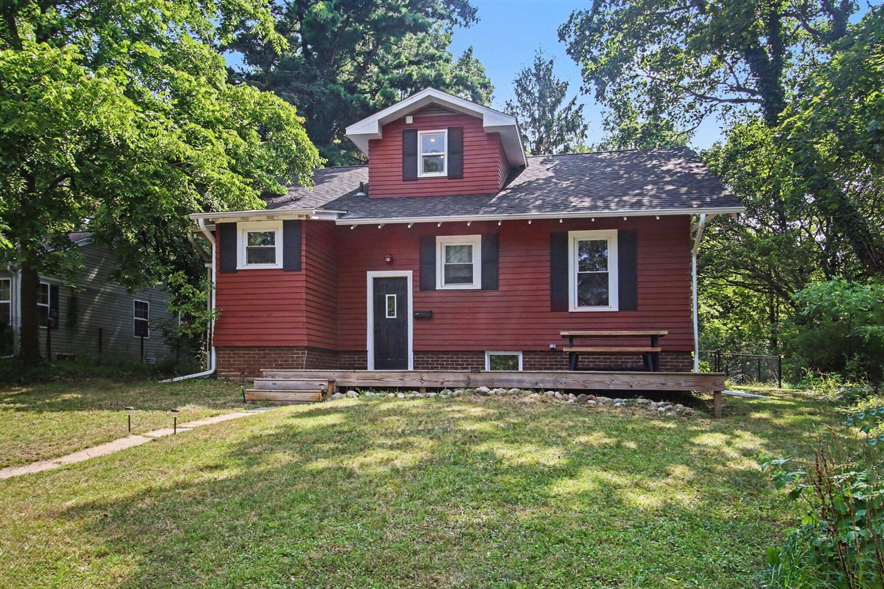 1217 Pinehurst Boulevard Property Photo 1
