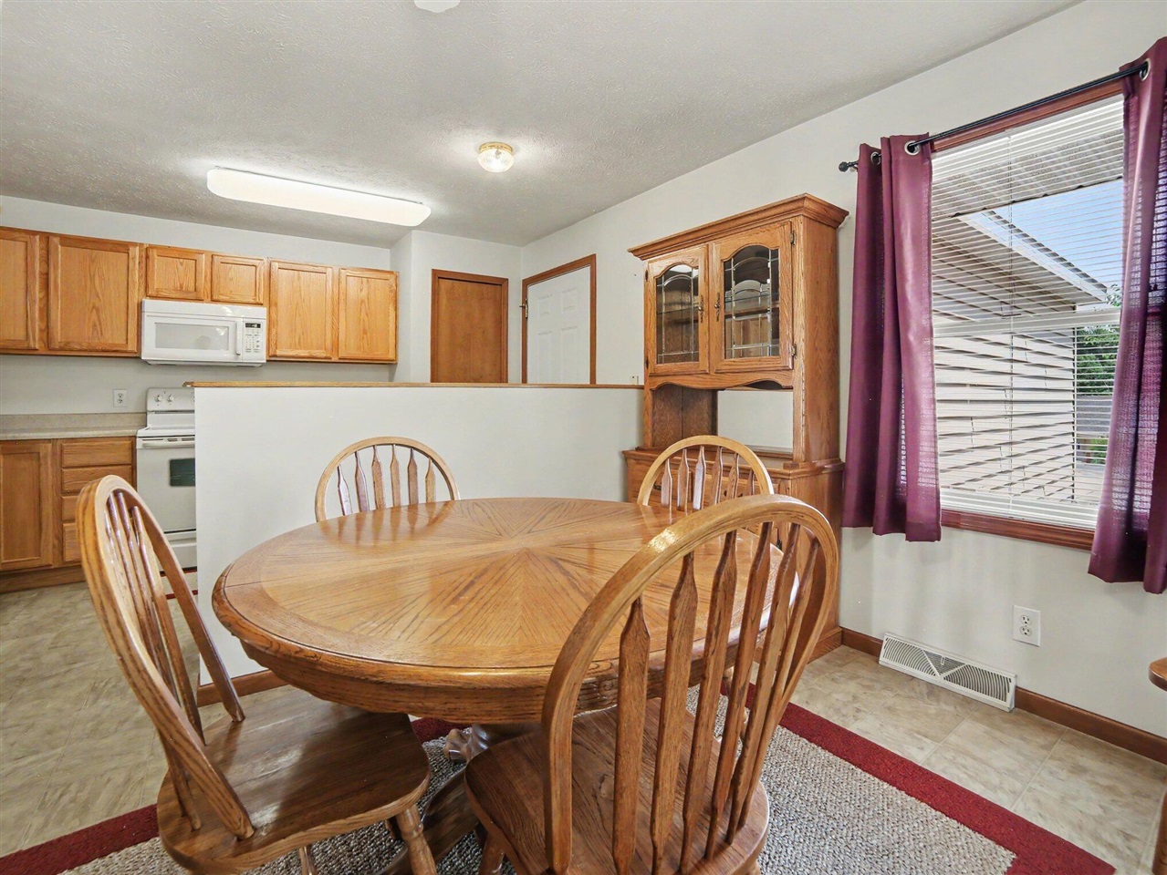 218 Devonwood Drive Property Photo 7