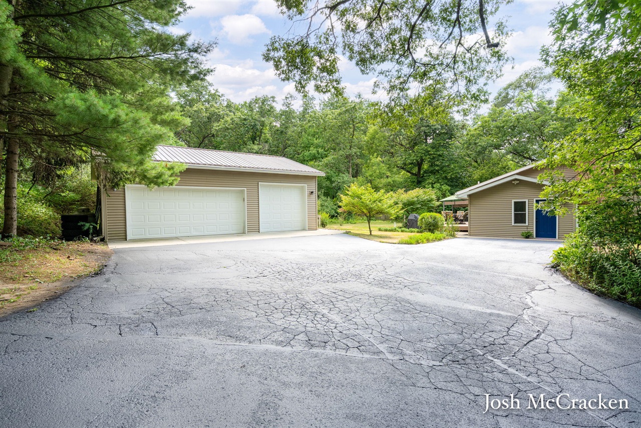 9665 Black Oak Drive Property Photo 6