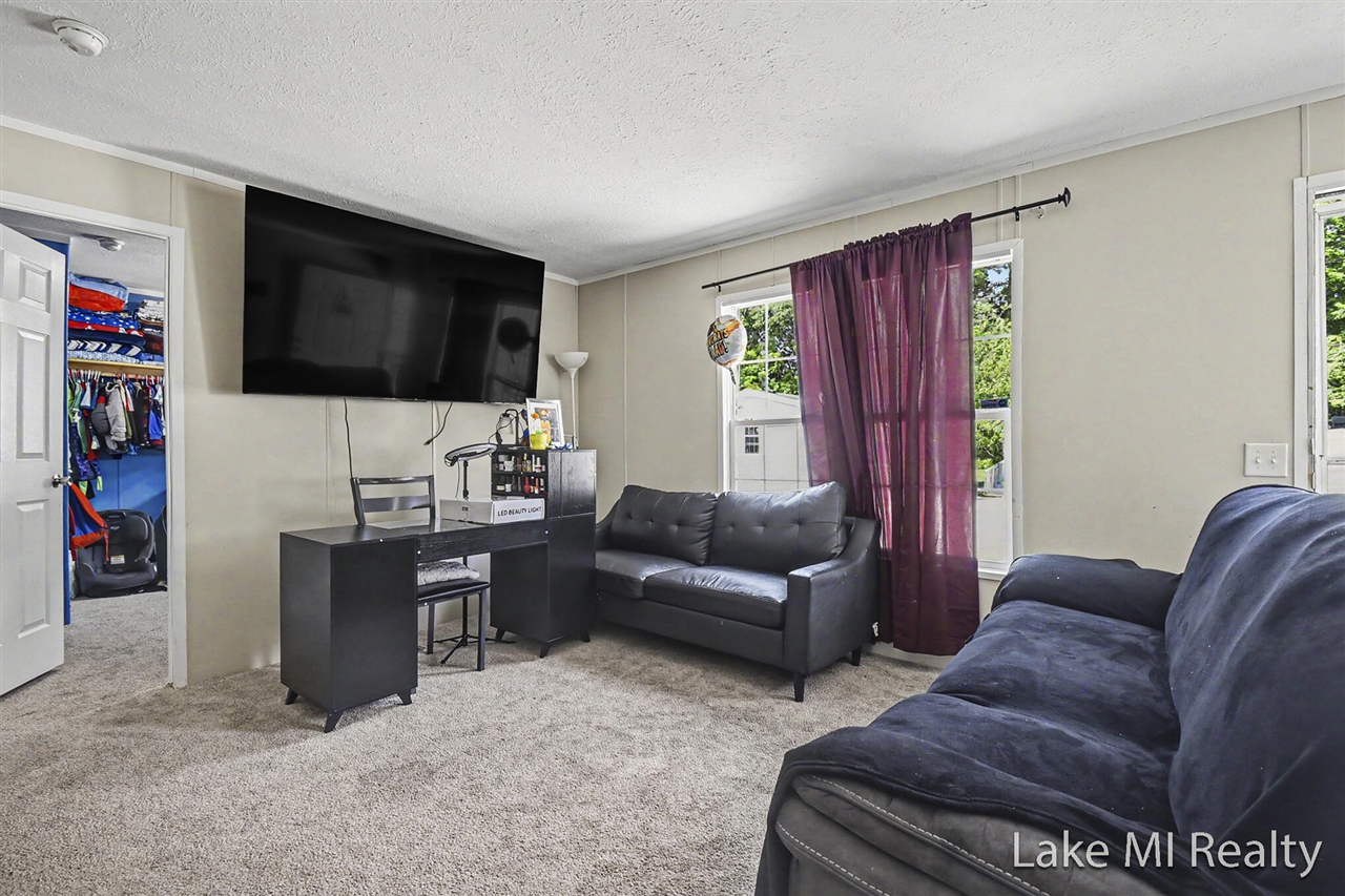 357 S Hardwick Drive Property Photo 2