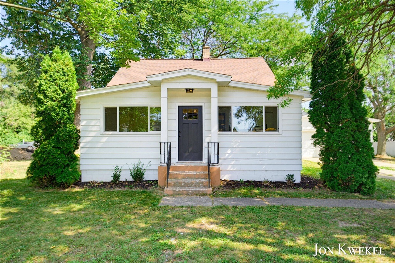 429 Nw 6 Mile Road Property Photo 1