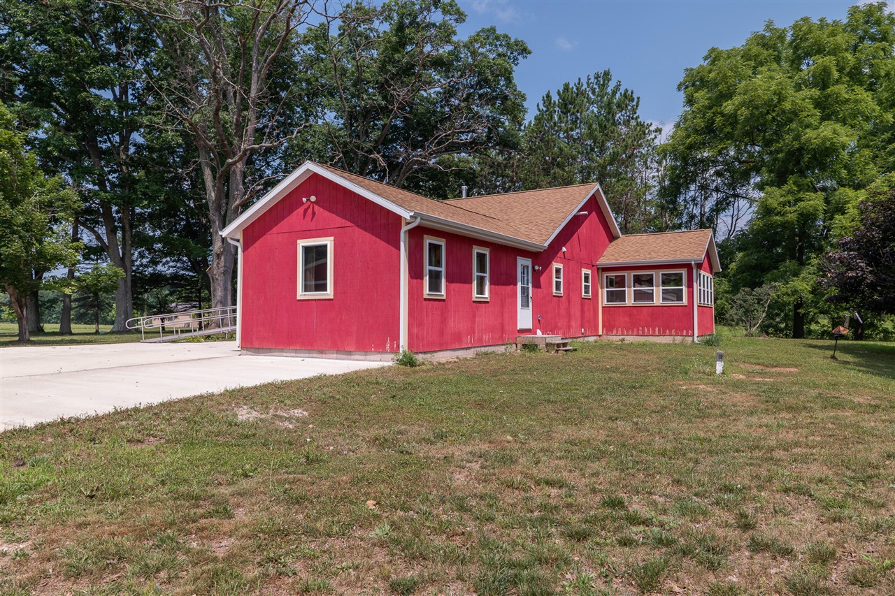 3820 N Beech Avenue Property Photo 6