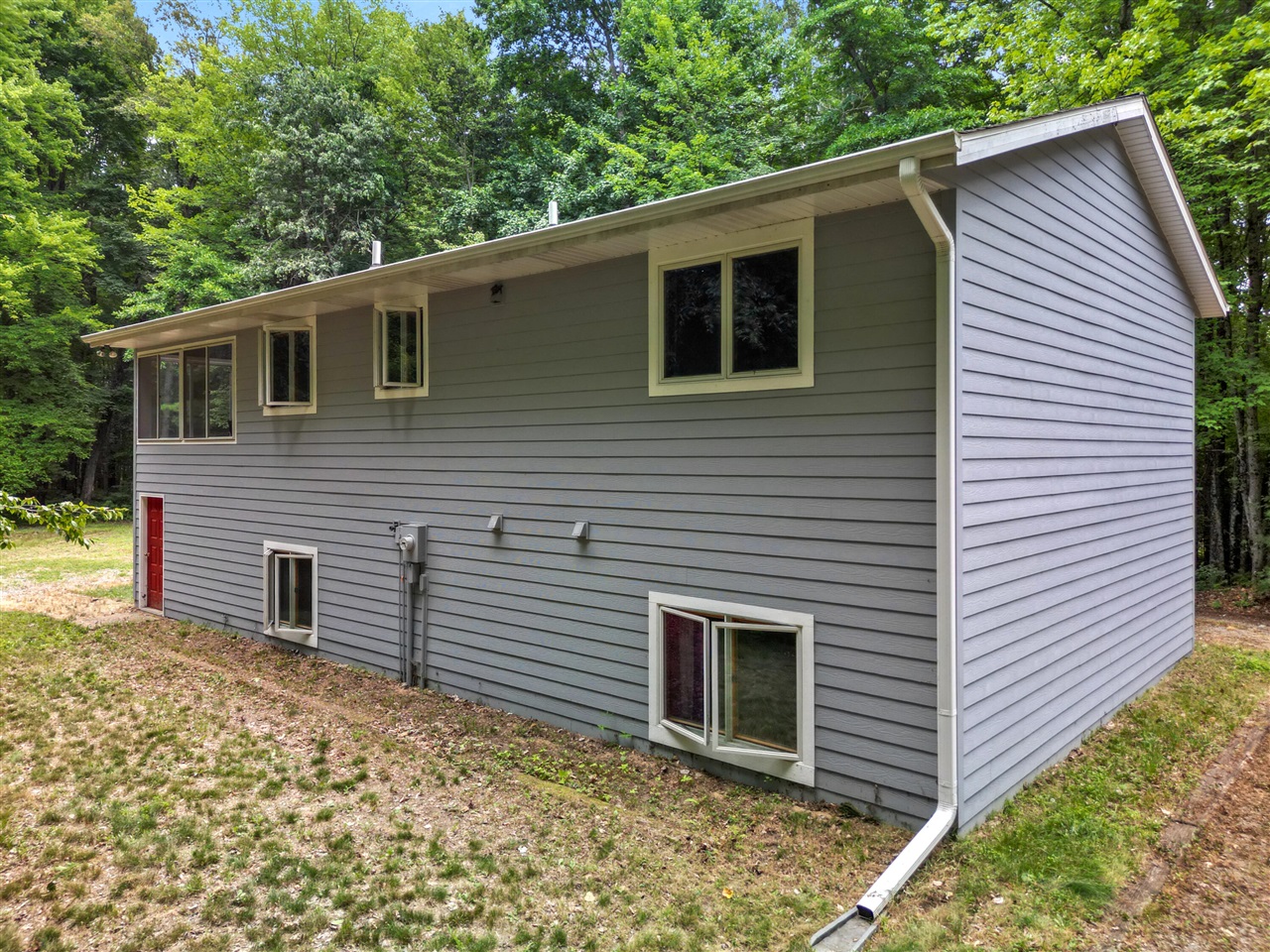 3283 S Spruce Avenue Property Photo 6