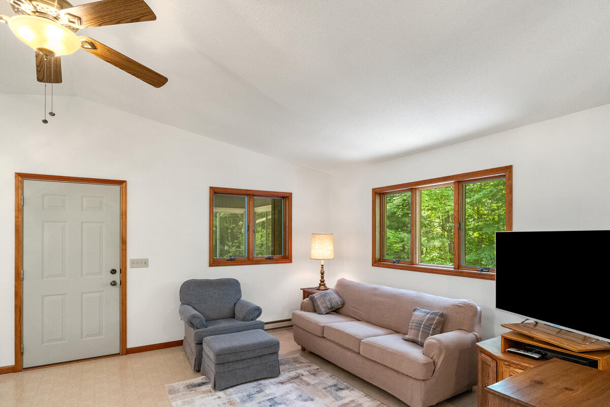 3283 S Spruce Avenue Property Photo 20