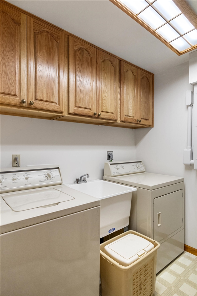 3283 S Spruce Avenue Property Photo 24