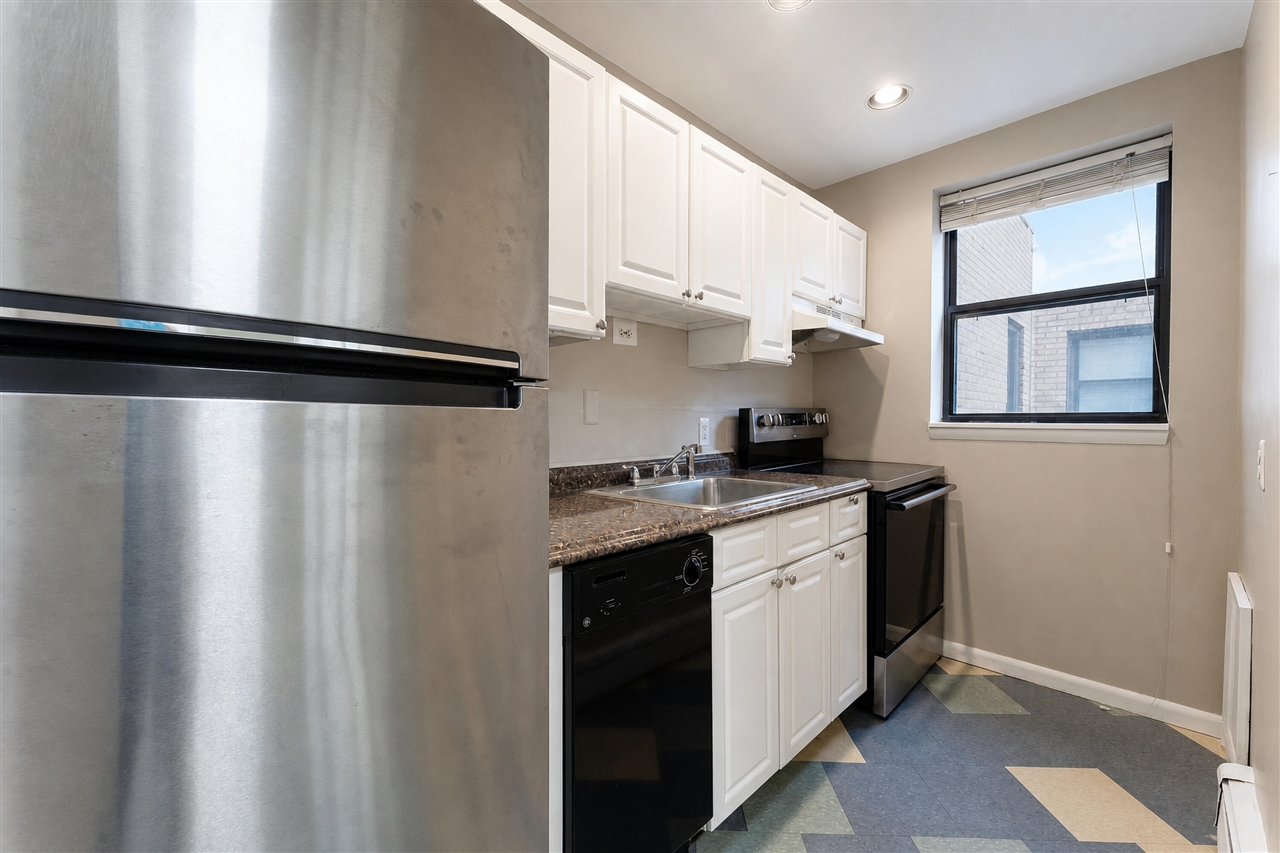 120 Seward Avenue Property Photo 7